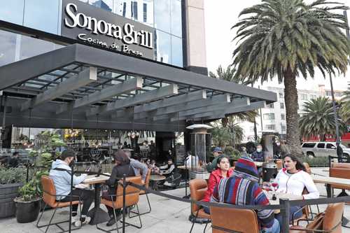 El polémico restaurante de cortes de res sigue en el ojo del huracán al violar disposiciones.