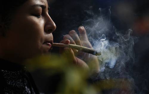 La mariguana es la sustancia ilícita más consumida entre los adolescentes, seguida por inhalables, tranquilizantes y cocaína, según el sondeo.