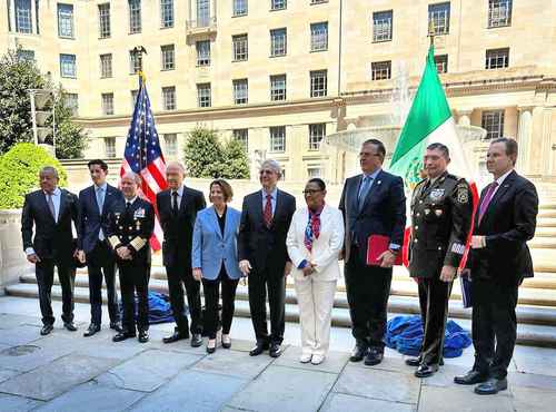 En Washington, la delegación mexicana fue recibida por funcionarios estadunidenses.