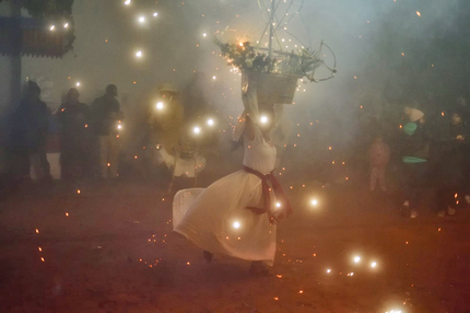 Mujeres del sol IV, Bernardo José Pérez de la Torre, San Miguel del Valle 2020.