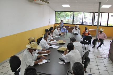 Consejo para la Protección y Preservación de la Ceremonia Ritual de Voladores. Reunión de consejo de voladores, Parque Temático Takilsukut, Papantla, Veracruz, 2022.