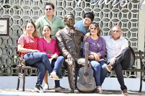 Unas 400 personas se dieron cita para participar en el acto del 66 aniversario luctuoso del ídolo de Guamúchil. Por la mañana se ofició una misa y se realizó una carrera atlética.