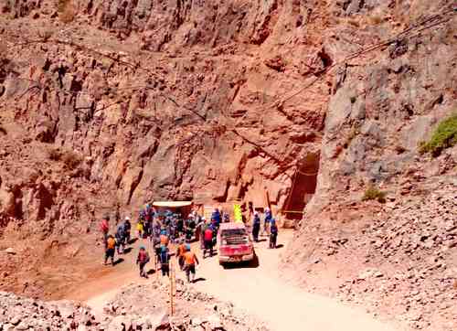 Entrada a una de las vetas que tiene bajo concesión el Grupo Frisco en San Felipe, Baja California, de Carlos Slim.