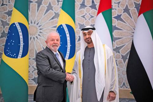 El presidente de Brasil, Luiz Inácio Lula da Silva, en su encuentro con su par de Emiratos Árabes Unidos, Mohamed bin Zayed Nahyan, en Abu Dabi el fin de semana.