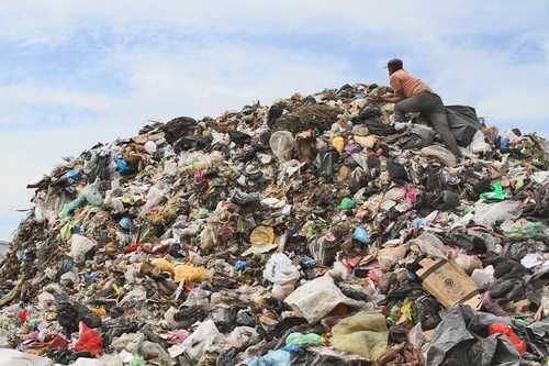 En 2016 en Guadalajara, personal de recolección realizó un paro de labores para exigir mejores condiciones de trabajo, con lo que los desechos se acumularon.