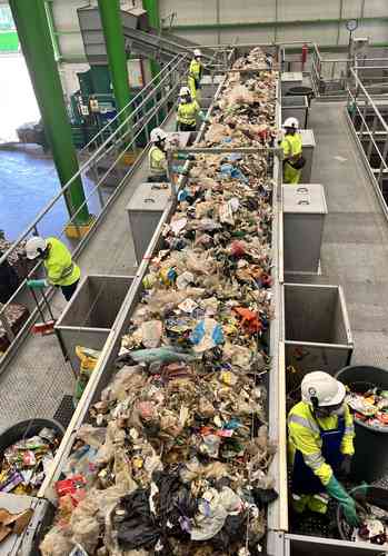 La planta de separación de residuos en Azcapotzalco tiene capacidad de recepción de mil 400 toneladas diarias de residuos sólidos.