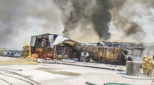 Los accidentes en las plantas de almacenaje incluyen derrames químicos, explosiones e incendios.