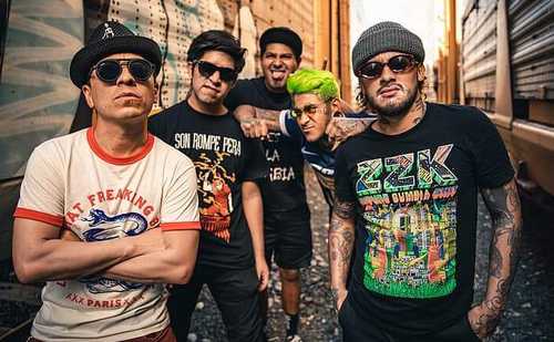 La banda mexiquense,surgida en el tianguis de la Lagunilla con su cumbia mezclada con rock, rocabilly y punk, se presenta hoy por la noche en el Lunario.