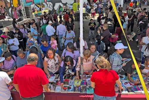 Ayer se anunció la instalación de una librería del FCE en la CEDA capitalina, además de que el Librobús la visitará cada 30 días.