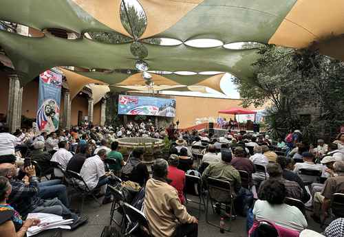 Durante la inauguración ayer del XXVII Encuentro Nacional de Solidaridad con Cuba, que se celebra este fin de semana en la Ciudad de México, el embajador de la isla en nuestro país, Marcos Rodríguez Costa, agradeció ayer a México por su solidaridad. Aseguró que en los últimos años la nación caribeña “enfrentó dos pandemias: el covid-19 y el bloqueo recrudecido de Estados Unidos”.