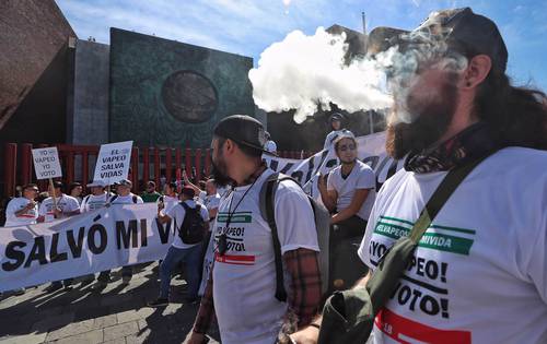 La venta irregular fomenta el consumo de altos contenidos de nicotina, argumentan las empresas.