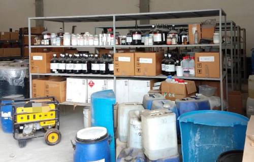 En 2016, al cumplimentar una orden de cateo en dos inmuebles ubicados en el municipio de García, Nuevo León, elementos de la FGR aseguraron una bodega probablemente utilizada como laboratorio para fabricar fentanilo.