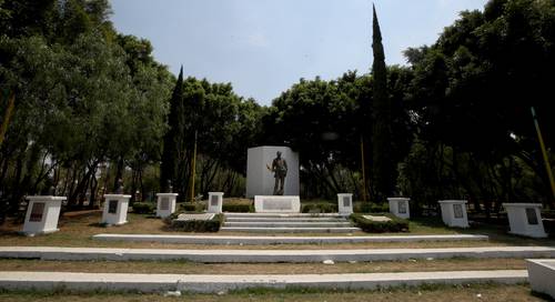  El conjunto en el Parque de los Periodistas de la Ciudad de México, sin la efigie de Lolita Ayala. Foto Alfredo Domínguez