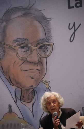 La escritora Elena Poniatowska el jueves pasado durante un homenaje a Carlos Monsiváis organizado por el Infonavit, donde la periodista leyó este texto.