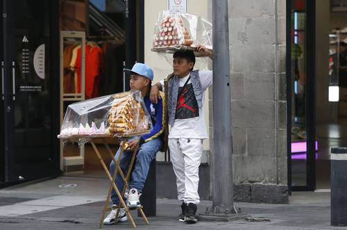 Merengues y gaznates dan color al Centro.