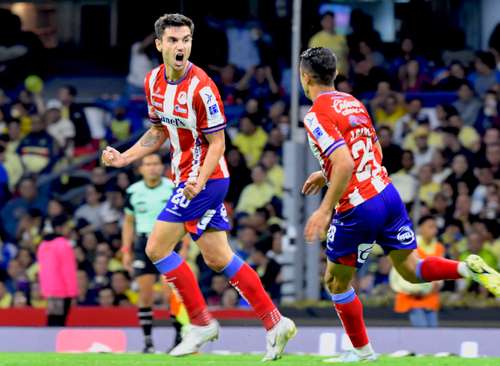 Unai Bilbao, de los potosinos, abrió el marcador en el juego disputado en el estadio Azteca.