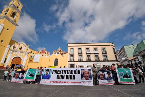 Arturo Lagunes, padre del abogado y activista Ricardo Lagunes Gasca, desaparecido en el estado de Michoacán junto con el maestro Antonio Díaz, se manifestó el pasado 29 de enero en Xalapa, Veracruz, para exigir a las autoridades que den con su paradero.