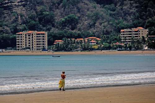 El sector turismo en Latinoamérica aportará este año 319.5 mil millones de dólares a la economía regional. En la imagen, una playa de San Juan del Sur, Nicaragua, que se ha convertido en un paraíso para estadunidenses.