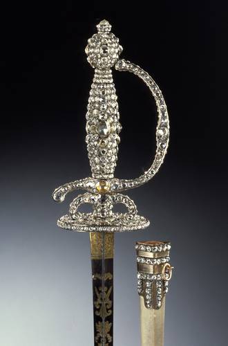 Entre las piezas robadas en 2009 en el Palacio Real que alberga la histórica Bóveda Verde (Grünes Gewölbe), en Dresde, se encuentra una espada con la empuñadura incrustada de diamantes.
