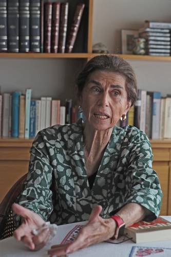  La académica durante la entrevista con La Jornada. Foto Marco Peláez