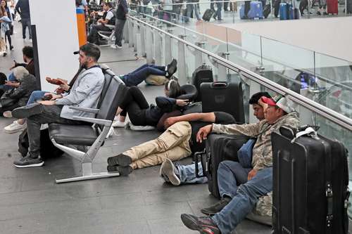 La actividad del Popocatépetl ha ocasionado cancelaciones y demoras de vuelos en el Aeropuerto de la Ciudad de México.
