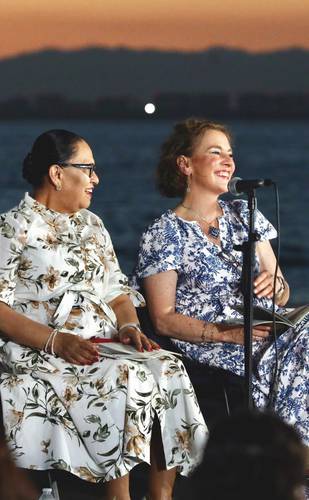 FANDANGO EN EL PACÍFICO PARA PORTUGAL. La titular de la Secretaría de Seguridad y Protección Ciudadana, Rosa Icela Rodríguez, acompañó a Beatriz Gutiérrez Müller, esposa del Presidente, al Fandango por la Lectura, el martes en Puerto Vallarta.