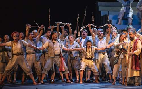 Integran el reparto el tenor Jesús León, el barítono Tomás Castellanos, el bajo barítono Ricardo Ceballos y la soprano española Leonor Bonilla. Participan, además, la Orquesta y el Coro del Teatro de Bellas Artes, con la dirección de Iván López Reynoso.