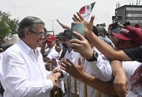 El canciller acudió a Coahuila para acompañar a Armando Guadiana en la recta final de su campaña.