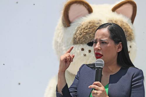 La alcaldesa de Cuauhtémoc, Sandra Cuevas Nieves, durante la inauguración de un hotel para perros y gatos ubicado en la calle Rivero 21, colonia Morelos, el pasado 25 de mayo.