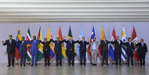 Los presidentes asistentes a la cumbre sudamericana, ayer en el palacio de Itamaraty.