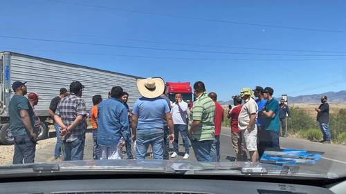 Faltan casi dos meses para que se cumplan 16 años de que estallaron las huelgas mineras en Cananea, Sombrerete y Taxco. Imagen del bloqueo de la carretera federal México 2, que comunica a Sonora con Baja California y Chihuahua.