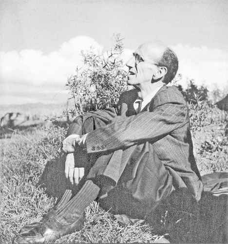Roberto Fernández Balbuena retratado por Juan Rulfo en la década de 1950.