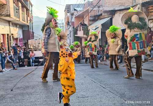 Los tlacololeros de Guerrero celebran a San Antonio con sus tradicionales danzas