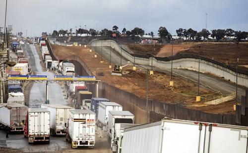 Estados Unidos registró en abril un déficit comercial con México de 13 mil 358 millones de dólares. Panorámica de la garita de Otay.