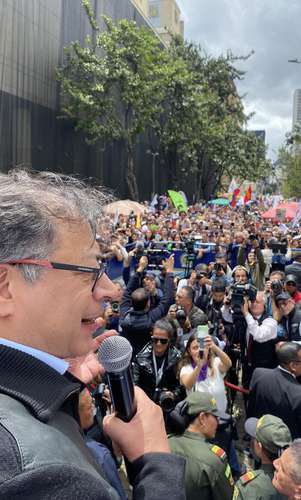  El presidente de Colombia, Gustavo Petro, ayer al hablar ante simpatizantes, en Bogotá. Foto tomada de Twitter