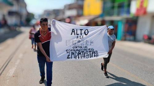 Integrantes de la Organización Campesina de la Sierra del Sur bloquearon ayer el puente Coyuca, ubicado en la región de la Costa Grande de Guerrero, en solidaridad con el Ejército Zapatista de Liberación Nacional.