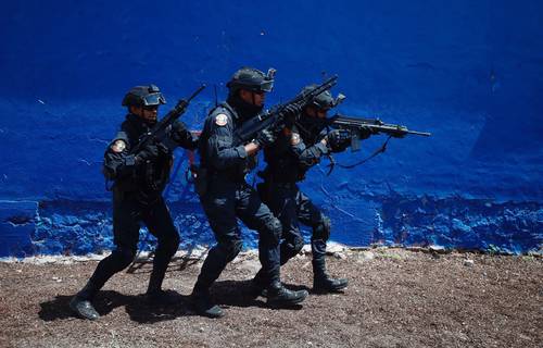 Simulacro de las fuerzas armadas en el Centro Nacional de Adiestramiento, ayer en Santa Gertrudis, Chihuahua.