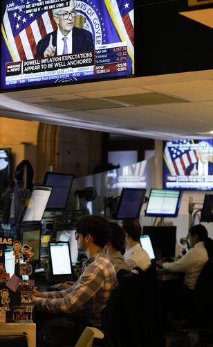 El presidente de la Fed, Jerome Powell, en los monitores de la Bolsa de Valores de Nueva York.