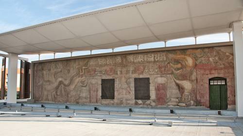 El mural puede ser visto desde una terraza frontal, después de que su patrocinador y autoridades locales intentaran borrarlo hace 90 años.