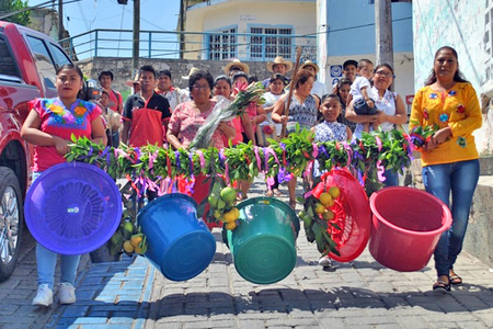 Ilustración 2 Enrame ofrendado al Santo Jesusito de la Buena Esperanza, Carnaval Zoque de San Fernando, Chiapas.  Foto Edwin Uriel Gutiérrez Gallegos, Acervo Proyecto Carnaval Zoque (CONAHCYT-UNICACH)