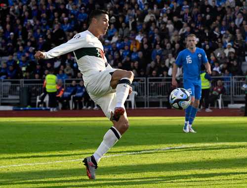 CR7, o jogador de futebol recordista;  chegou aos 200 jogos com Portugal