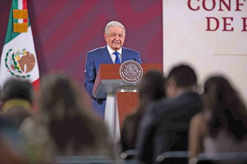 El presidente Andrés Manuel López Obrador dijo ayer que la oposición vuelve a buscar la unidad en la cúpula política y económica que gobernó en el pasado.