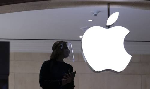 La cercanía de Apple a su hito de los 3 billones de dólares se produce tras el lanzamiento el 5 de junio de un visor de realidad aumentada de alto precio, su apuesta más arriesgada desde la introducción del iPhone hace más de una década.