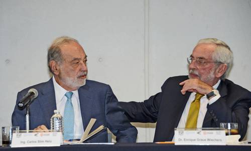 Carlos Slim, presidente del Grupo Carso, y el rector Enrique Graue, durante una reunión con científicos en la UNAM.