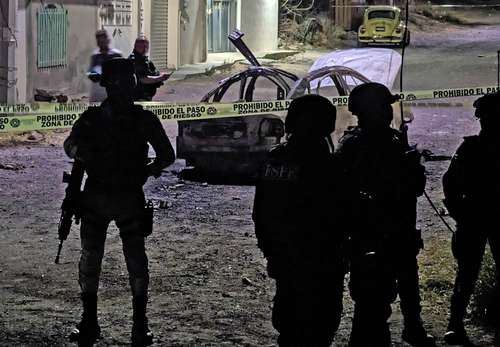 Cuatro integrantes de la Guardia Nacional resultaron lesionados, dos de ellos de gravedad, cerca de la medianoche del miércoles, luego de que estalló un vehículo que inspeccionaban en Celaya, Guanajuato, tras recibir una denuncia anónima acerca de que en el automóvil había cadáveres.