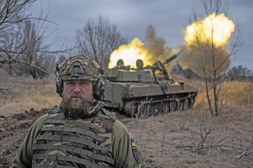 Un vehículo de artillería autopropulsado, en la región de Donietsk, Ucrania, el 2 de marzo pasado. Cuando Rusia invadió en febrero de 2022, el ejército ucranio dependía de armamento de la era soviética.