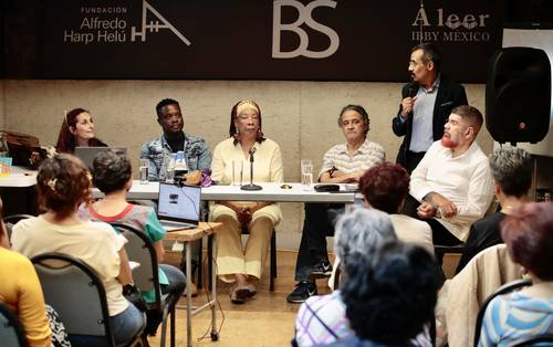 El narrador africano Franck Moncherit y la escritora jamaicana Amina Blackwood participaron en el coloquio Vestigios afroamericanos en la oralidad, en las instalaciones de IBBY México.