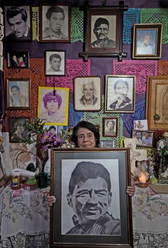 La maestra Consuelo Solís, viuda del líder guerrillero Genaro Vázquez, relata a La Jornada que en el sótano de Tlaxcoaque sufrió tres vejaciones por día durante dos semanas.