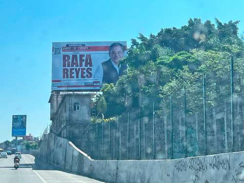 Anuncio espectacular del presidente municipal de Jiutepec, Rafael Reyes Reyes, quien aspira a ser candidato del partido Morena al gobierno de Morelos.