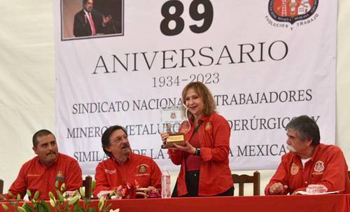 El senador Napoleón Gómez Urrutia asistió al recinto sindical de la sección 222 en Zaragoza, SLP, como parte del festejo por el aniversario 89 del del Sindicato Nacional de Mineros.